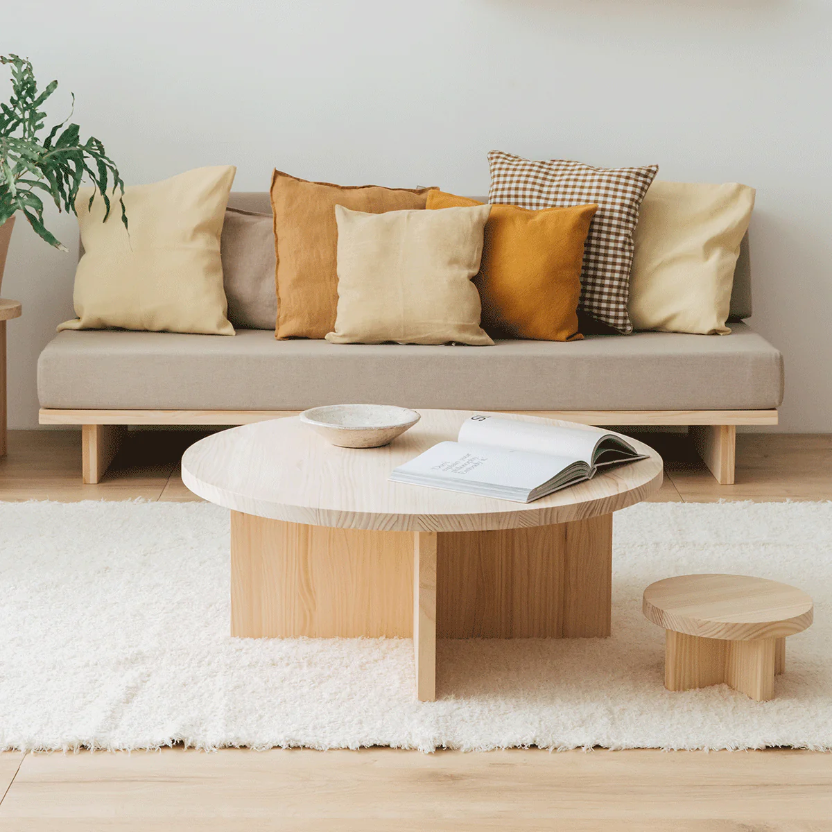 Turqueta - Round coffee table in solid wood 85 cm - Image 3