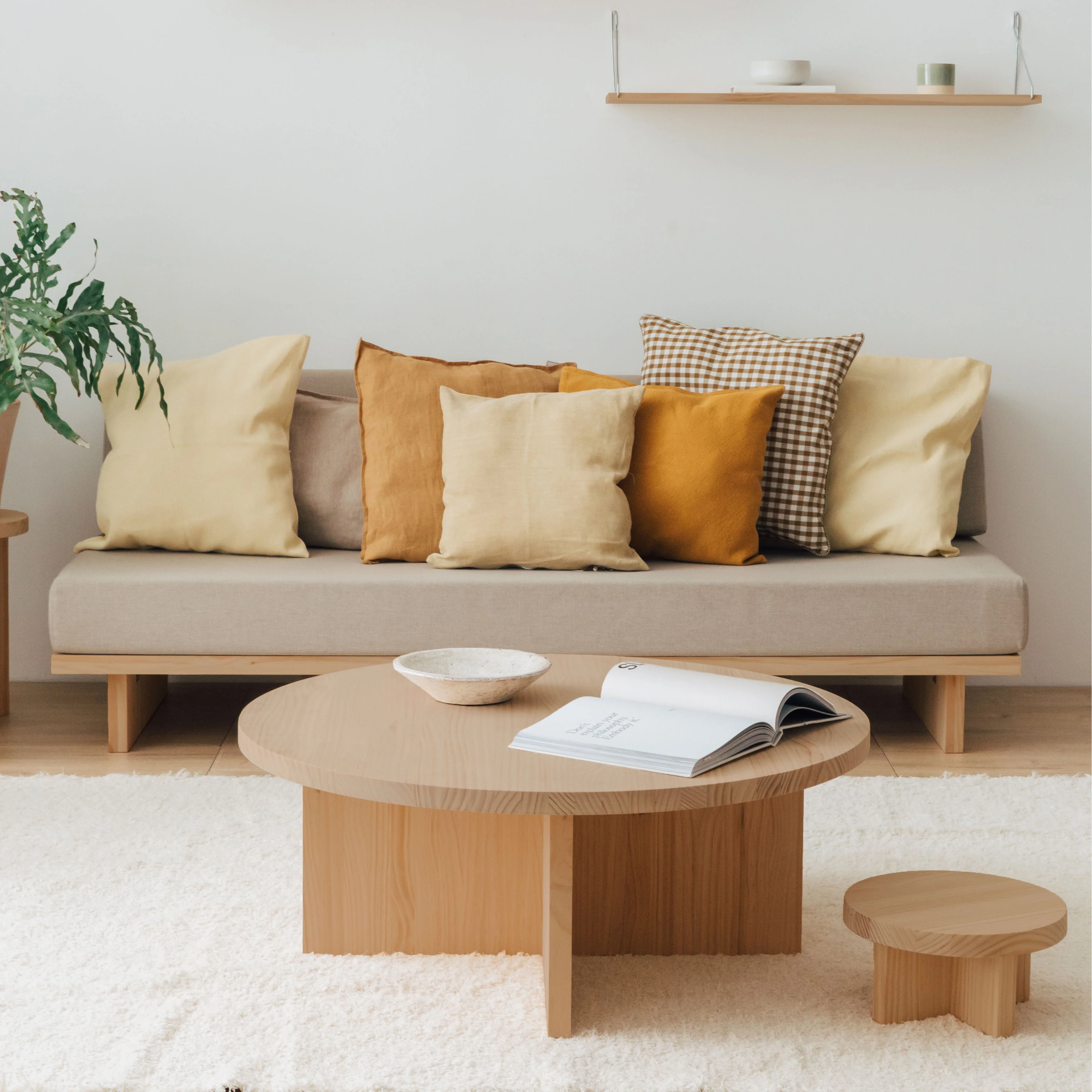 Turqueta - Round coffee table in solid wood 85 cm - Image 7