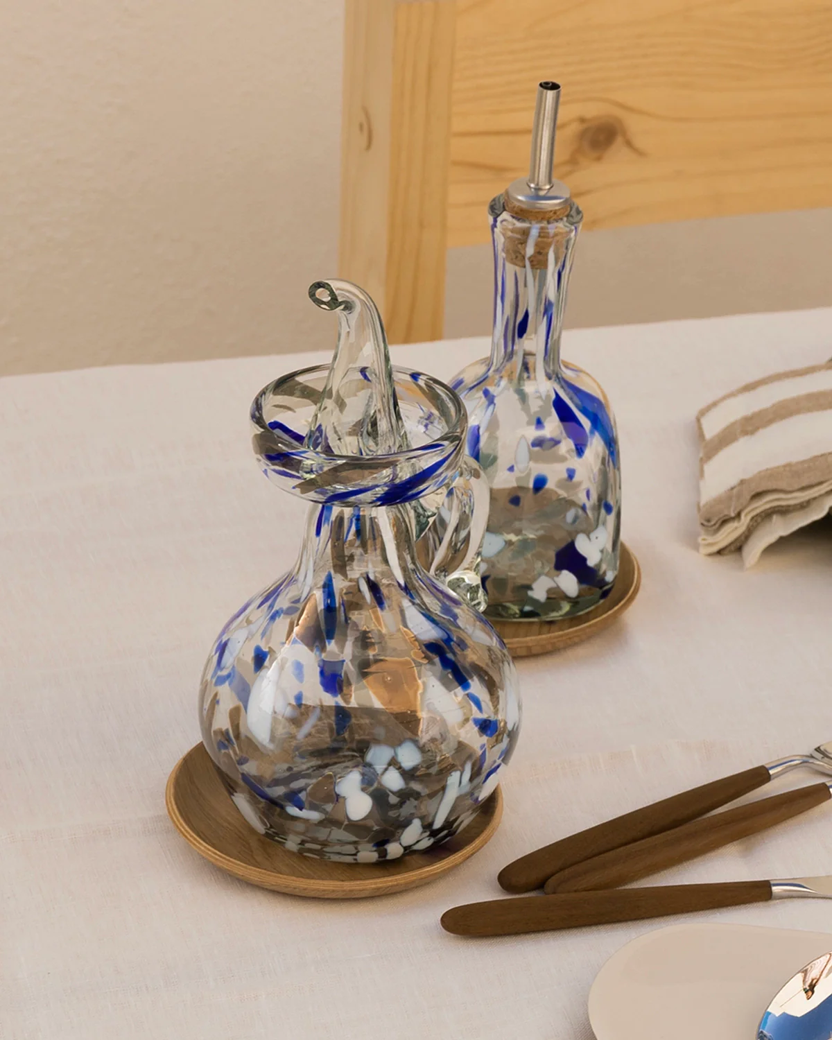 Alaró hand-blown glass vinegar bottle - Image 3