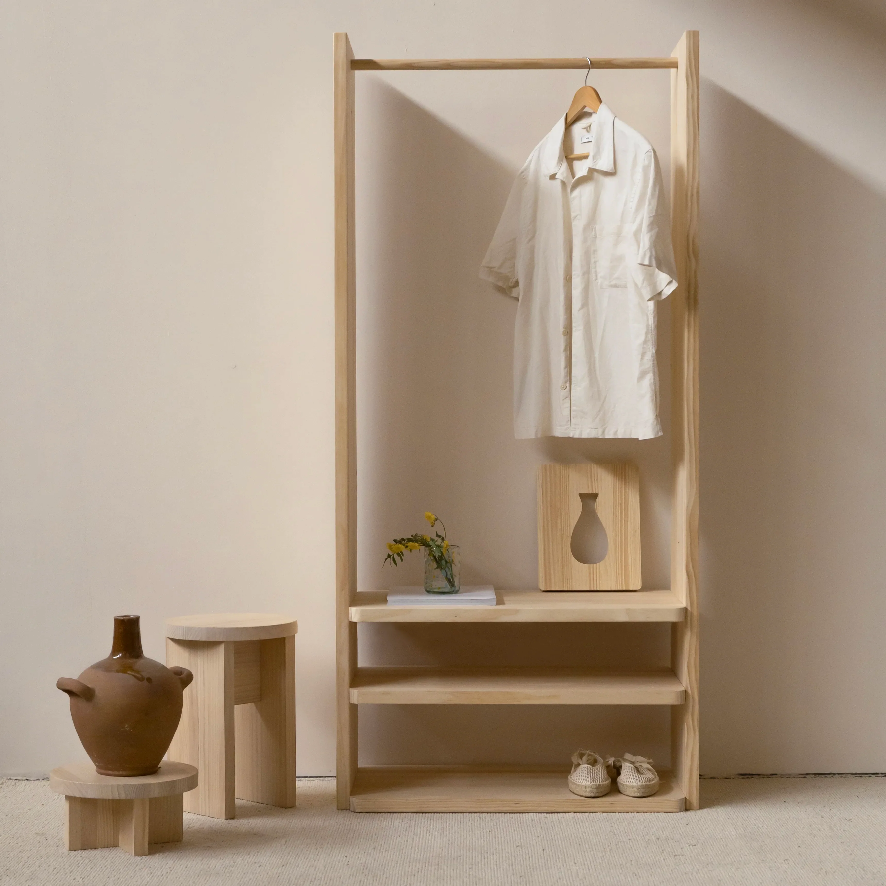 Hall furniture and consoles