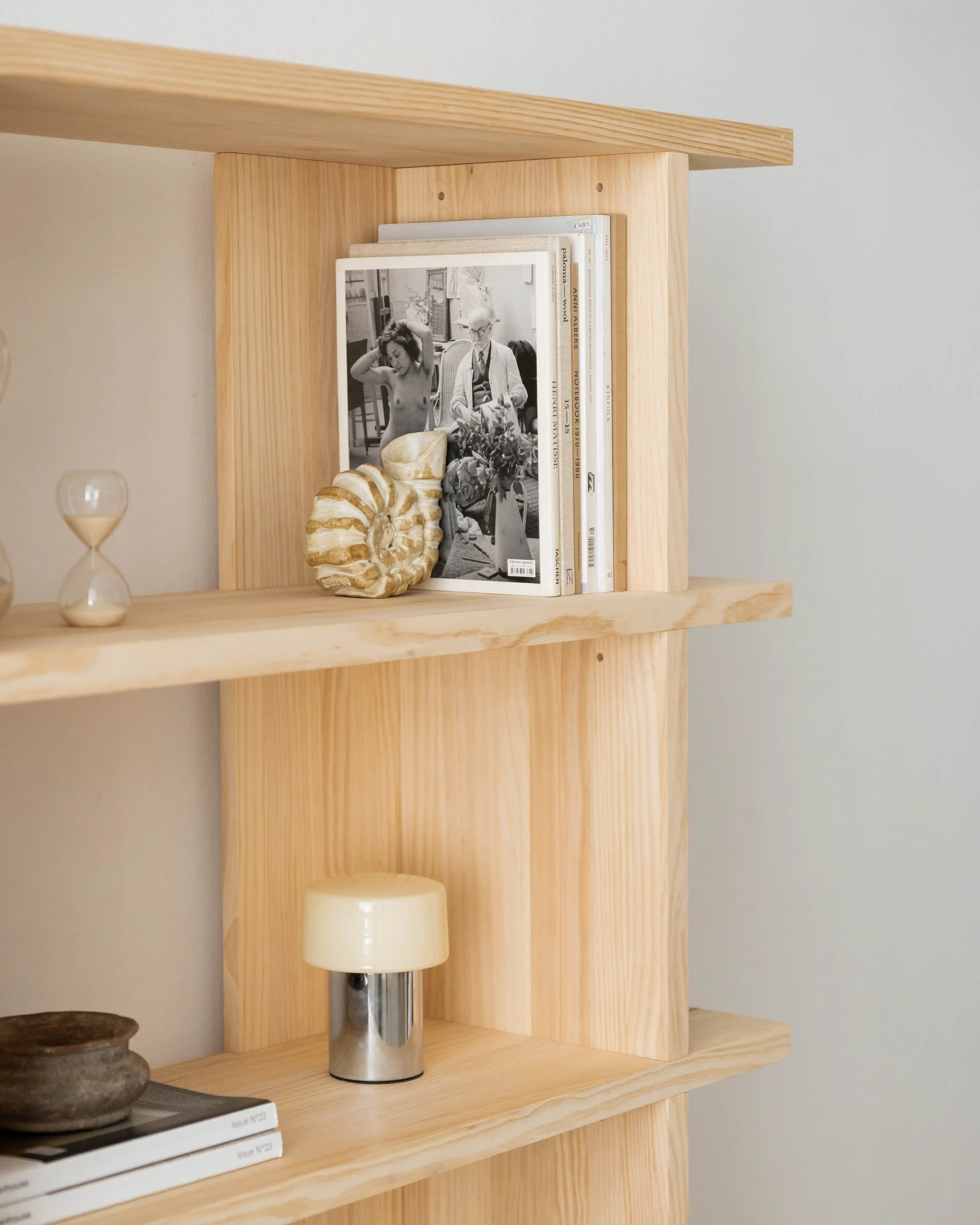 Castell solid wood bookcase 106.5 x 152.6 cm - Image 4