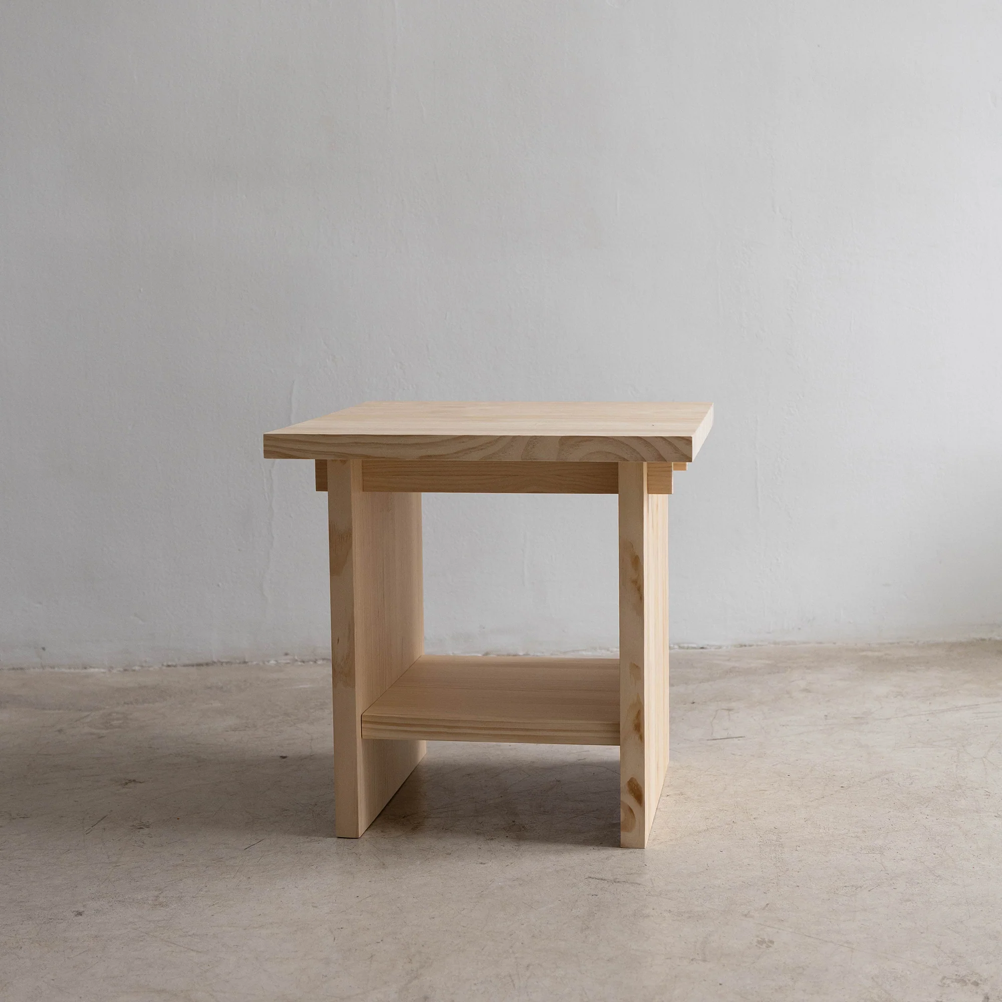 Espart - Side table made of solid pine wood 50 cm - Image 4