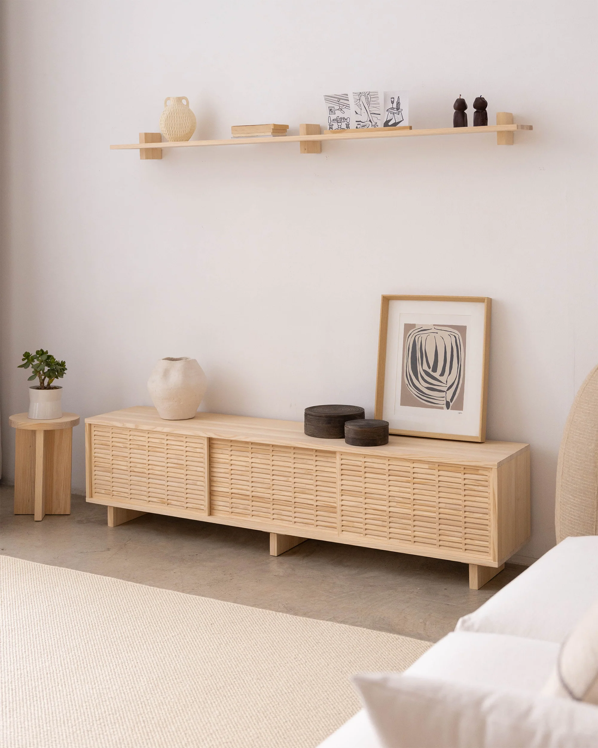 Mitjana TV stand of pine with 3 mallorquina doors 180 cm - Image 2