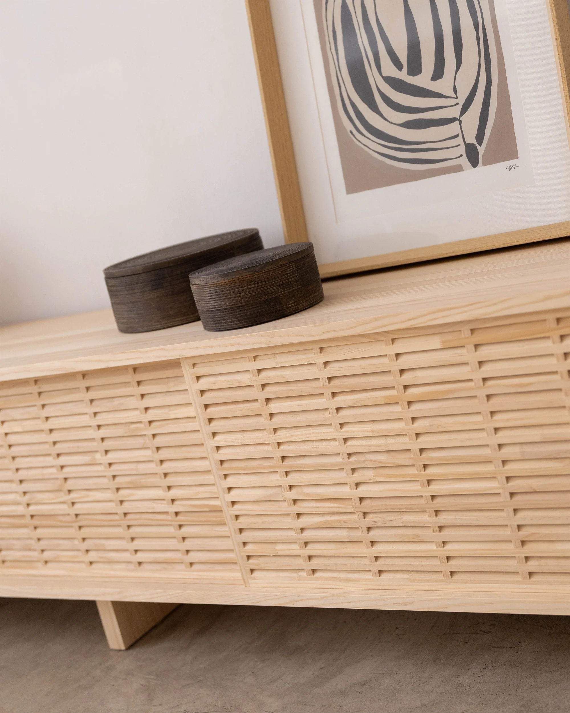 Mitjana TV stand of pine with 3 mallorquina doors 180 cm - Image 3