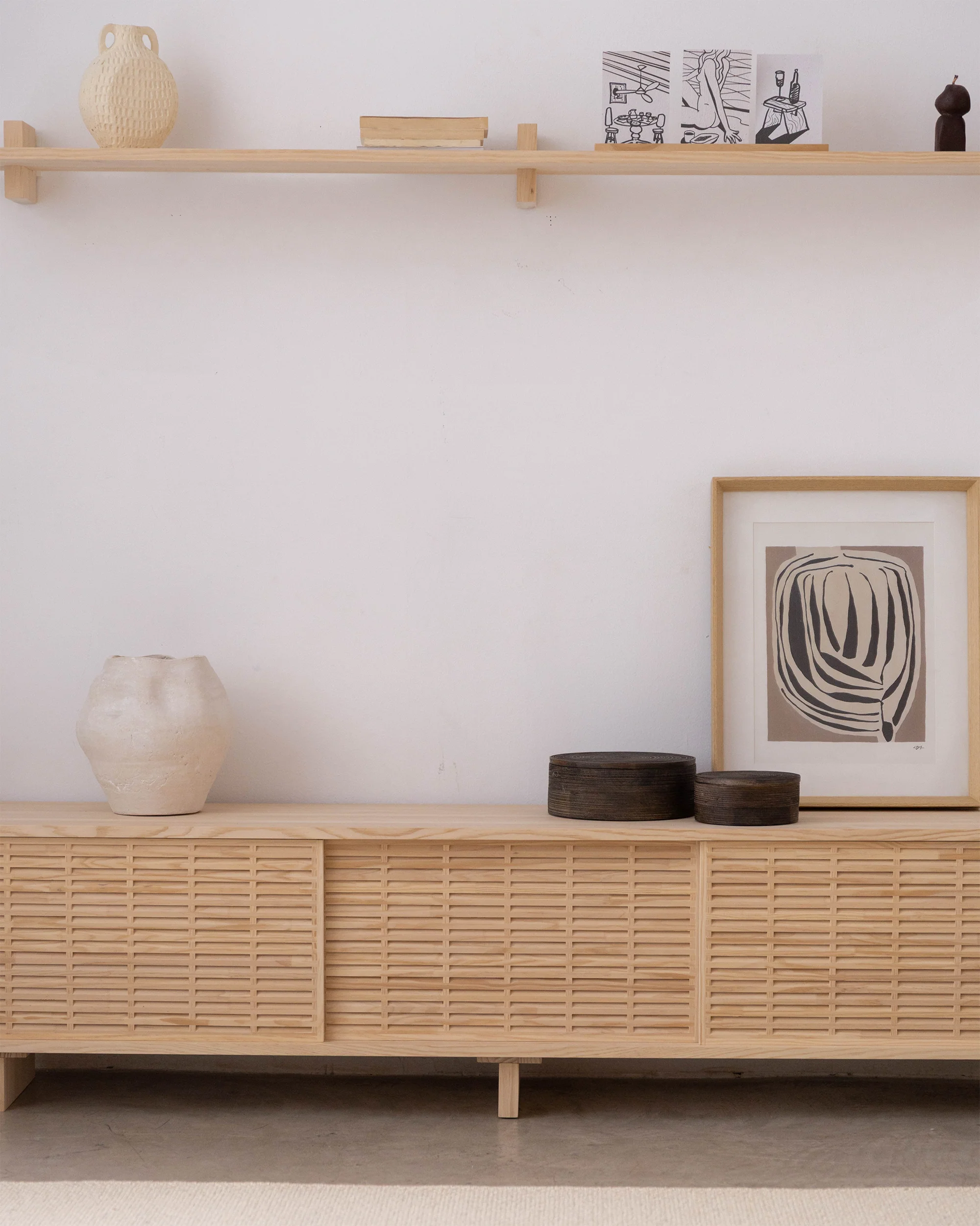 Mitjana TV stand of pine with 3 mallorquina doors 180 cm - Image 5