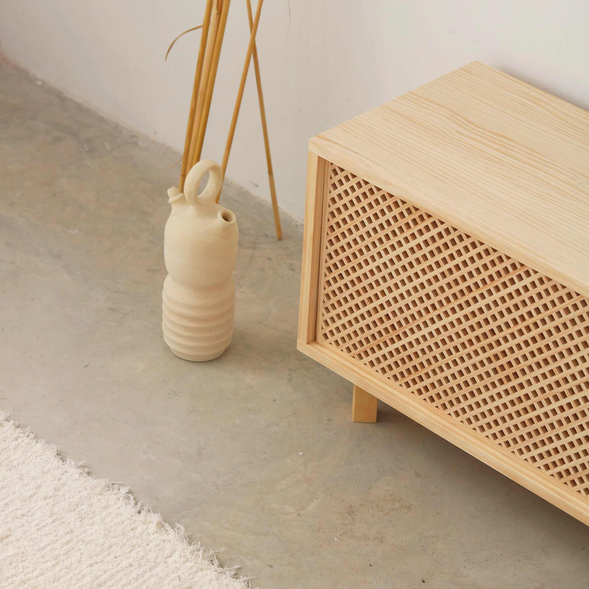 Mora TV stand of pine with 2 lattice doors 150 cm - Image 4